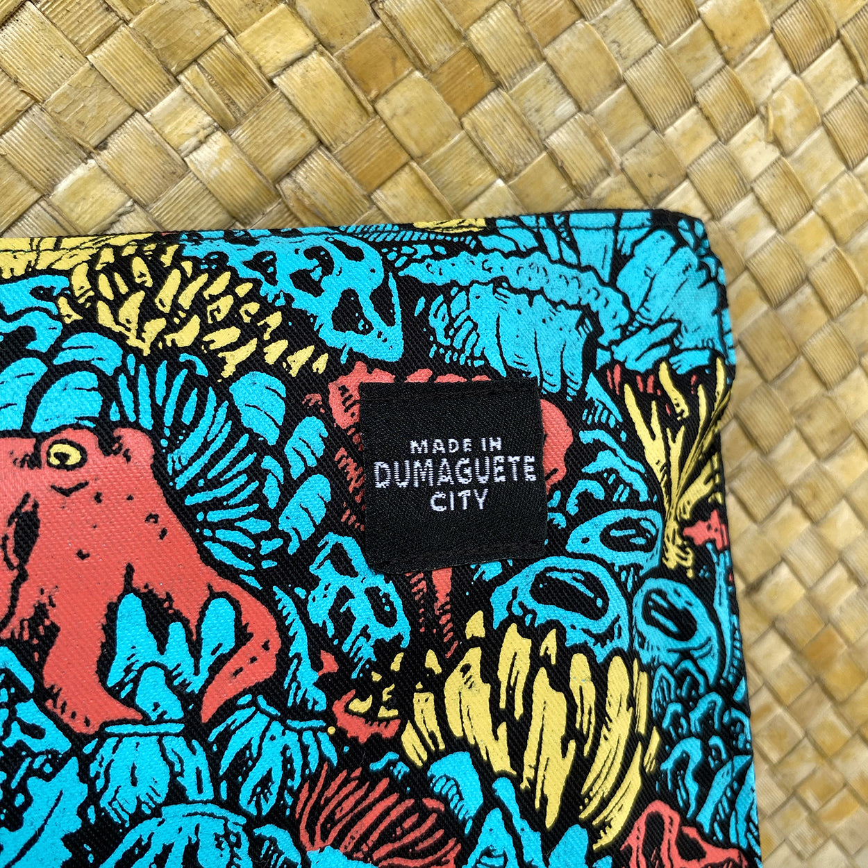 Angelo Delos Santos coral reef pattern underwater diver cosmetic bag with handle silk screen printing local made philippines gift souvenir buy support artist Dumaguete city Negros Oriental