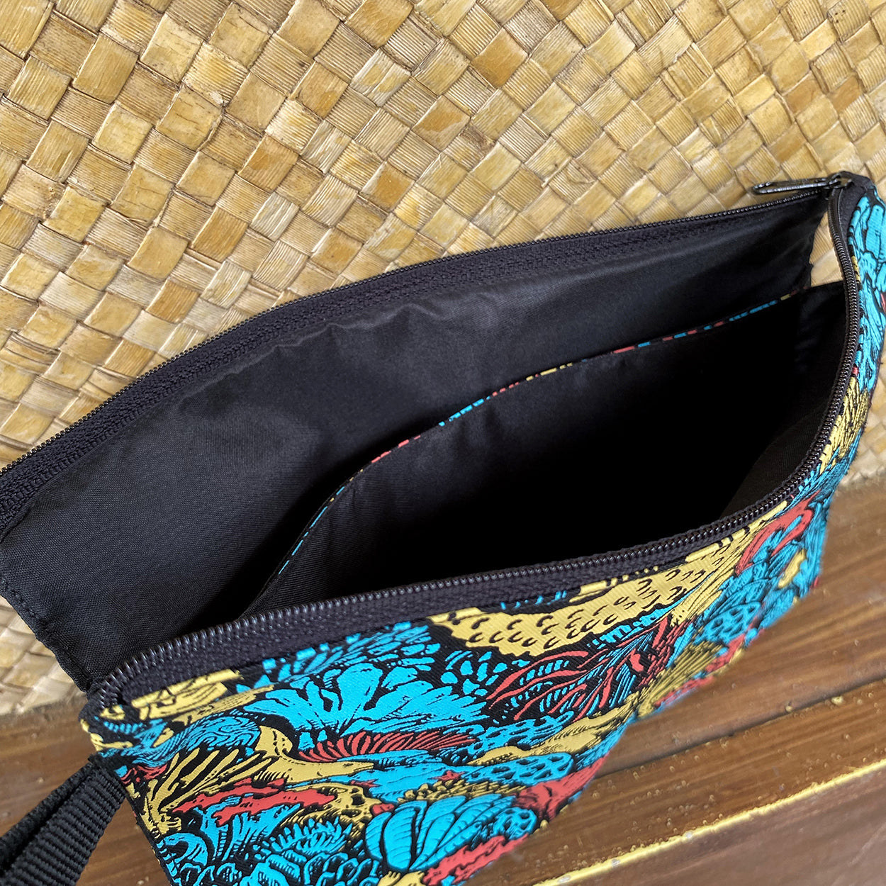 Angelo Delos Santos coral reef pattern underwater diver cosmetic bag with handle silk screen printing local made philippines gift souvenir buy support artist Dumaguete city Negros Oriental