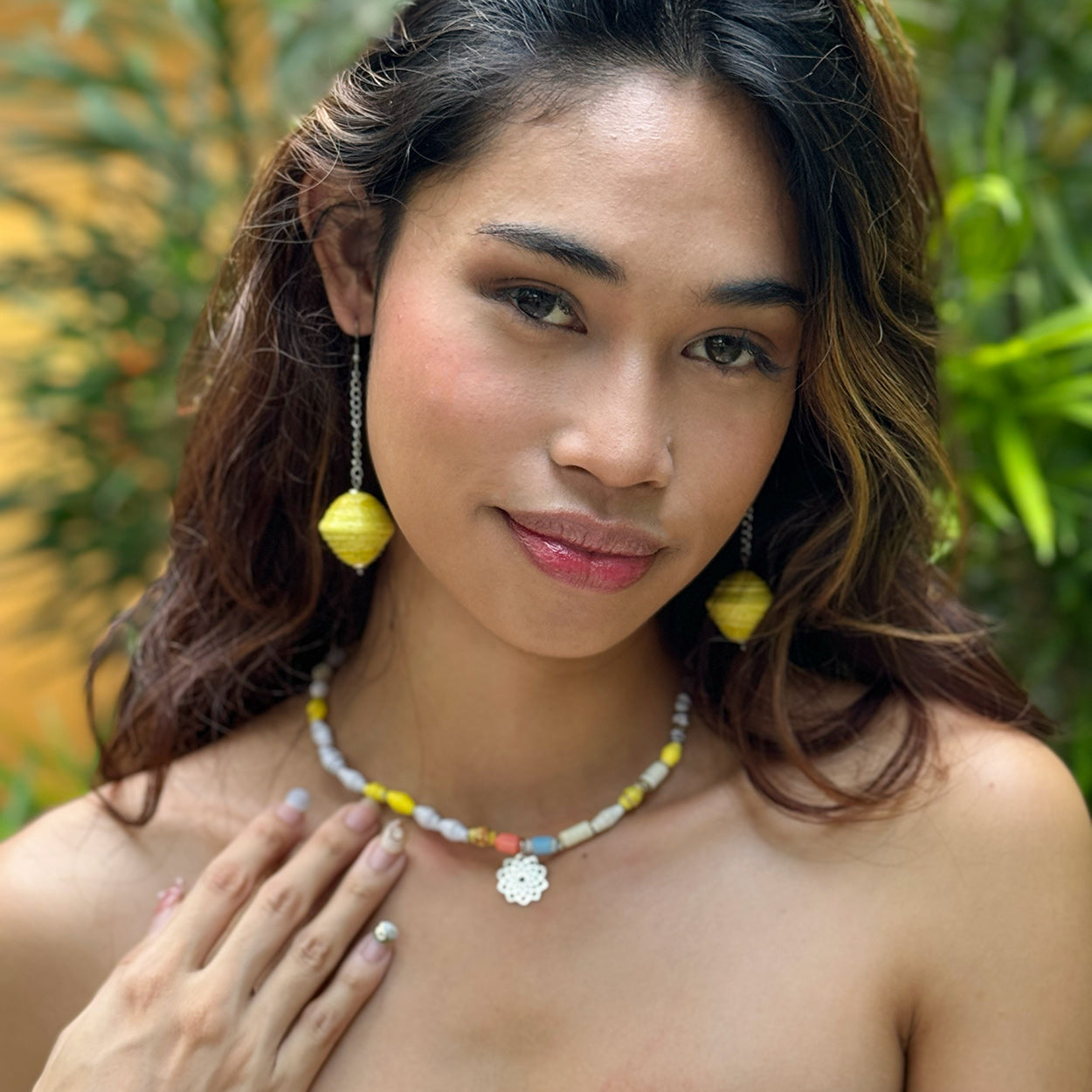 Lumago Designs, Ethical Jewellery, Sustainable, Single bead, chain, recycled, recycling paper, paper beads, craftsmanship, Filipino woman, art, artist, jewellery, earrings, bracelet, bead